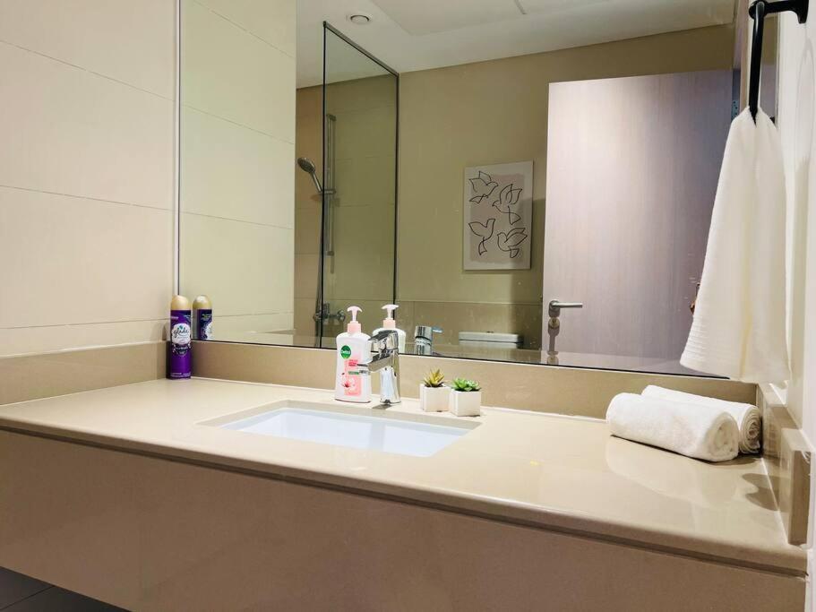 Full Canal View At Yas Island- Brand New Appartement *